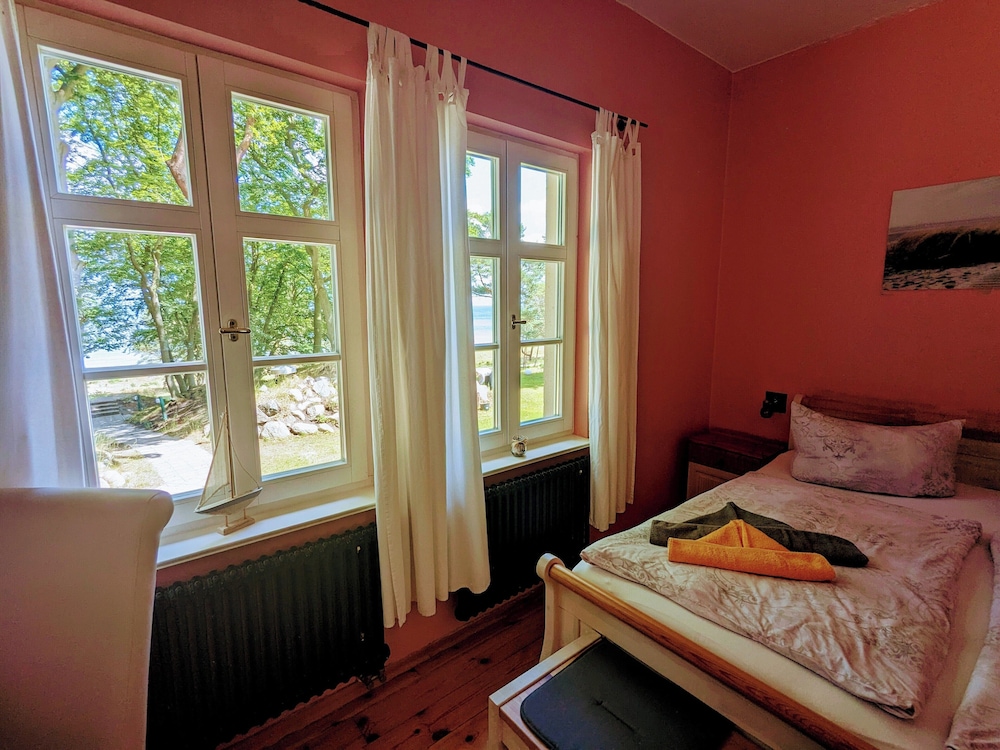 Basic Double Room photo 3