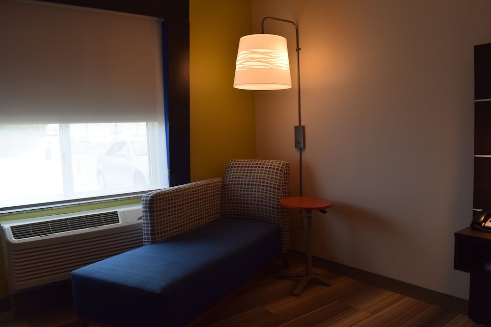 Standard Room, 1 King Bed - Photo 1