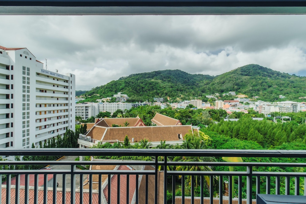 2 Bedroom Suite - City View photo 2