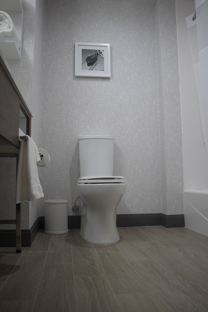 Room, 2 Queen Beds, Accessible (Hearing) - Photo 16