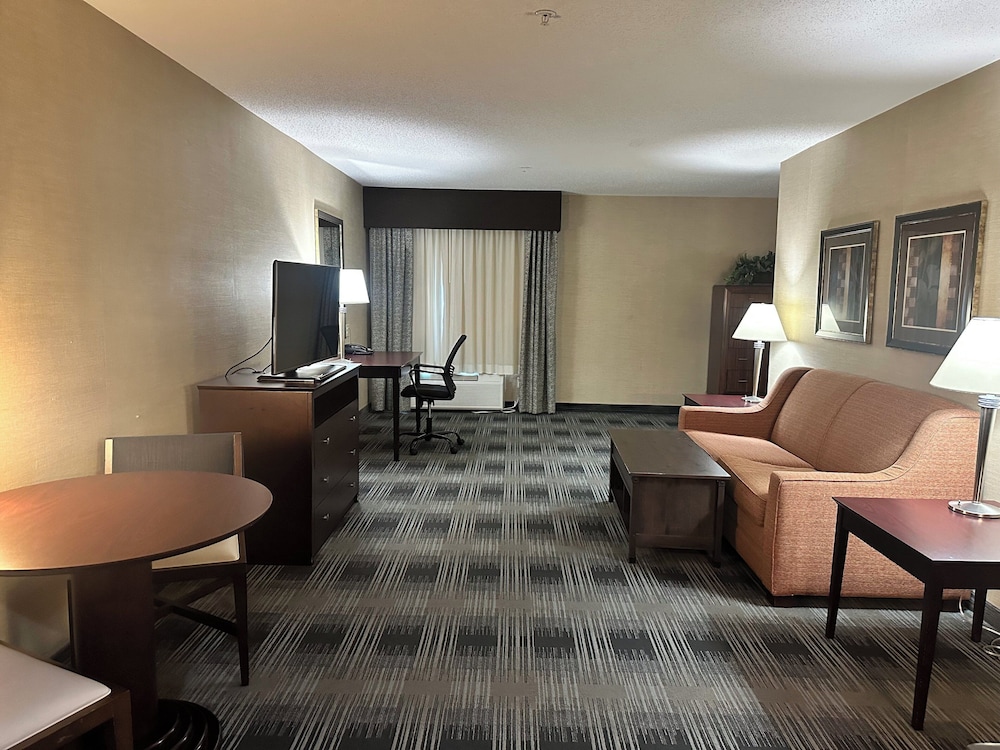 Suite, 2 Queen Beds - Photo 6