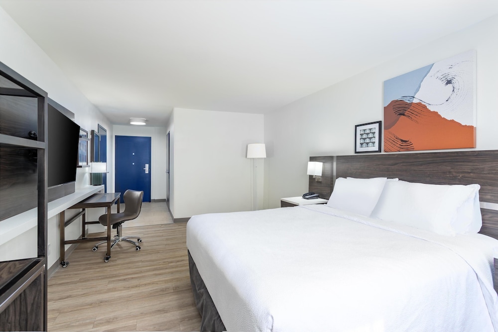 Room, 1 King Bed, Accessible (Mobility, Roll-In Shower) - Photo 3