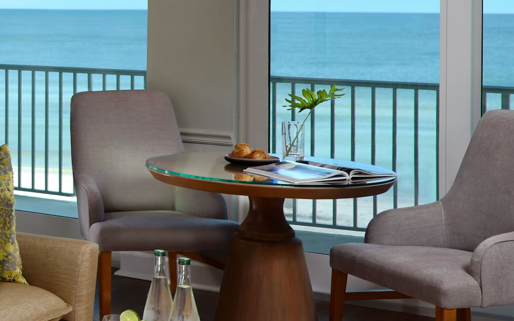 Premium Room, 1 King Bed, Beachfront (Gulf Tower) - Photo 6