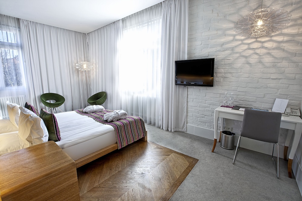Comfort Room, 1 Queen Bed photo 2
