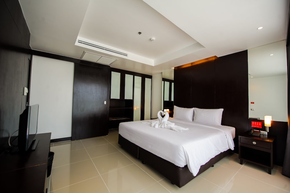 Corner Suite, City View photo 1