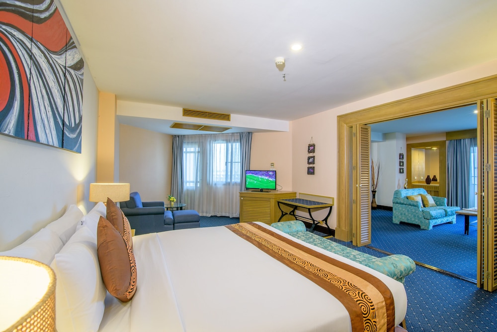 Executive Ocean View Suites - Photo 2