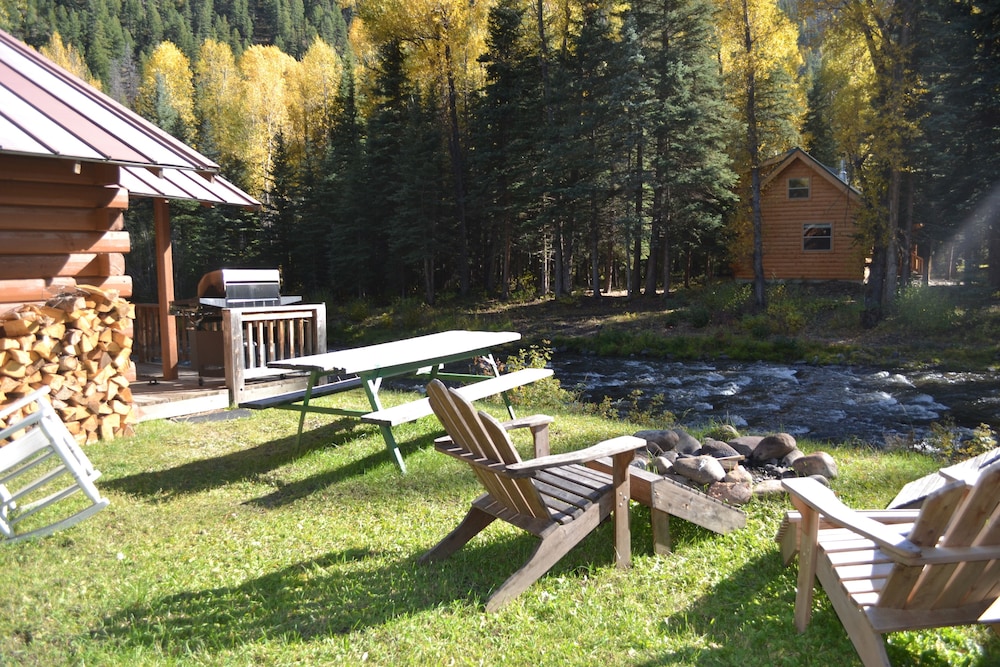 Family Cabin, 2 Bedrooms, River View, Overwater photo 2