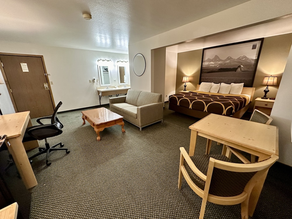 Suite, 1 King Bed, Non Smoking photo 3