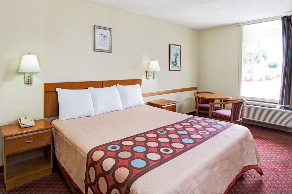 Standard Room, 1 King Bed