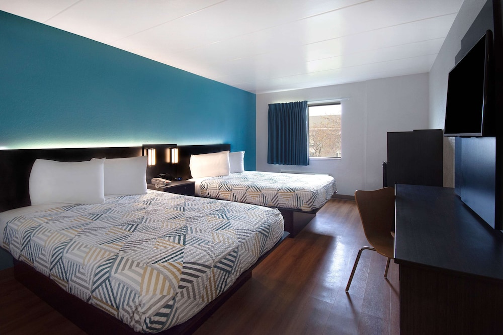 Deluxe Room, 2 Double Beds, Non Smoking, Refrigerator & Microwave photo 3