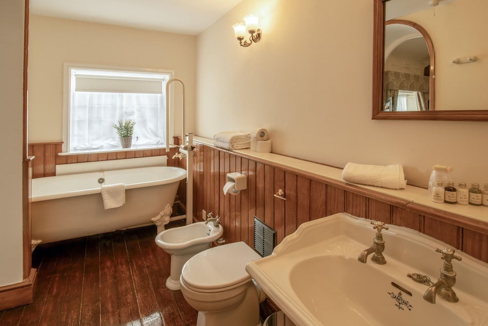Suite - Photo 18
