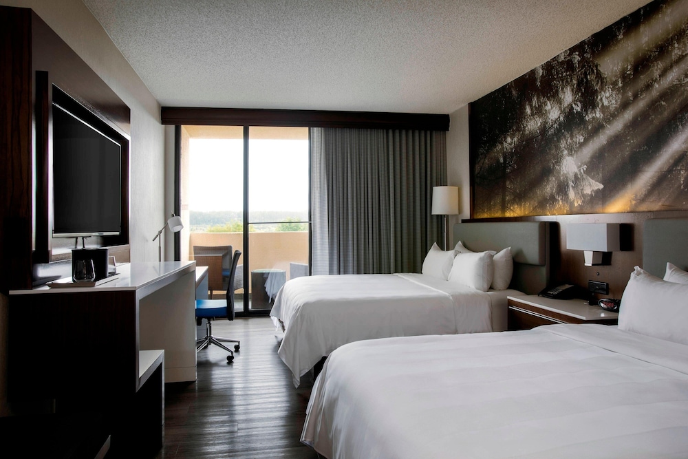 Room, 2 Queen Beds, Balcony - Photo 3