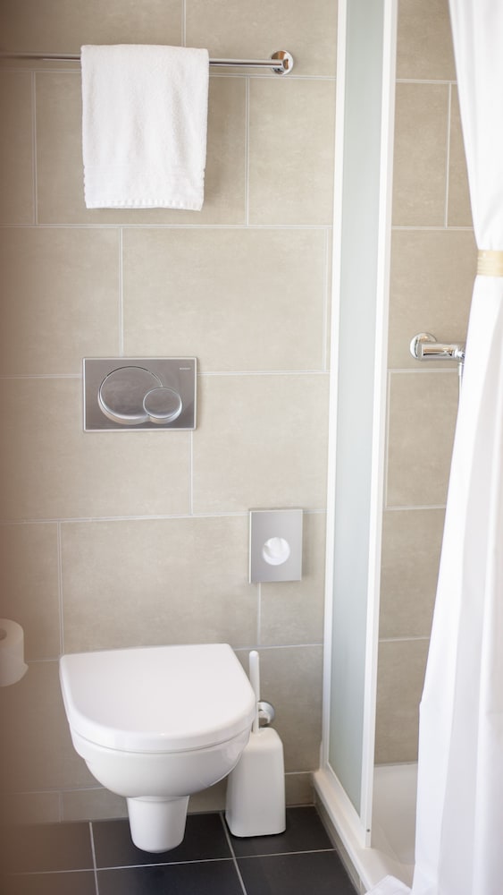 Standard Single Room thumbnail 6