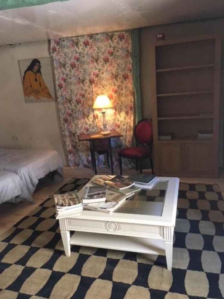 Double or Twin Room, Non Smoking (La Jeune Fille A La Perle) - Photo 3