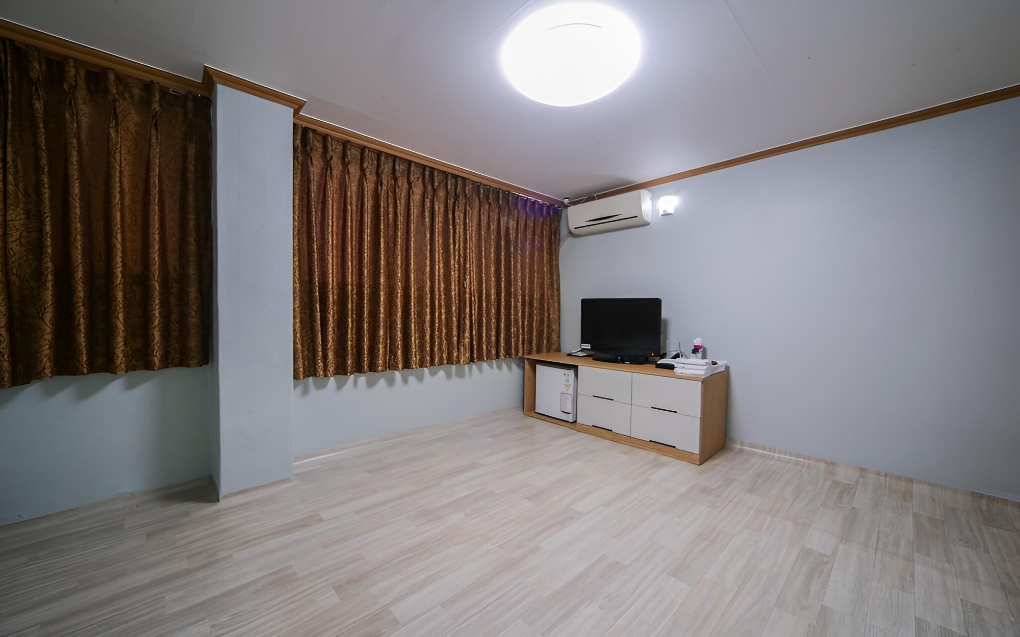Room (Korean-style Ondol Room) - Photo 4