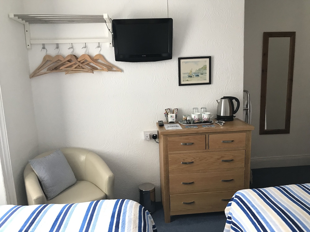 Twin Room With Ensuite photo 3