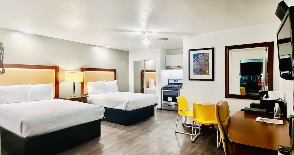 Room, Multiple Beds, Non Smoking photo 2
