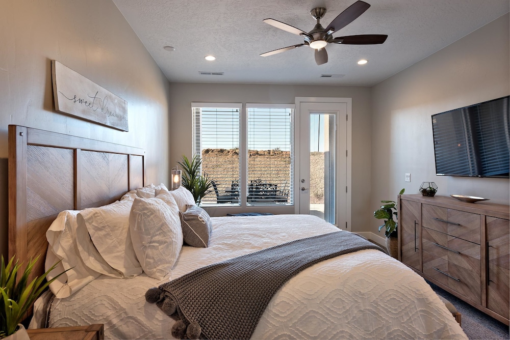 House, Multiple Beds (Livin On The Ledge) photo 1