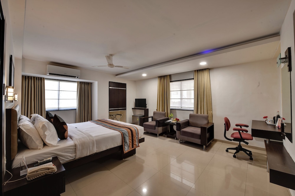 Club Room - Photo 6