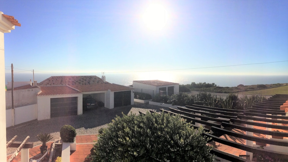 House, 2 Bedrooms, Sea View, Garden Area