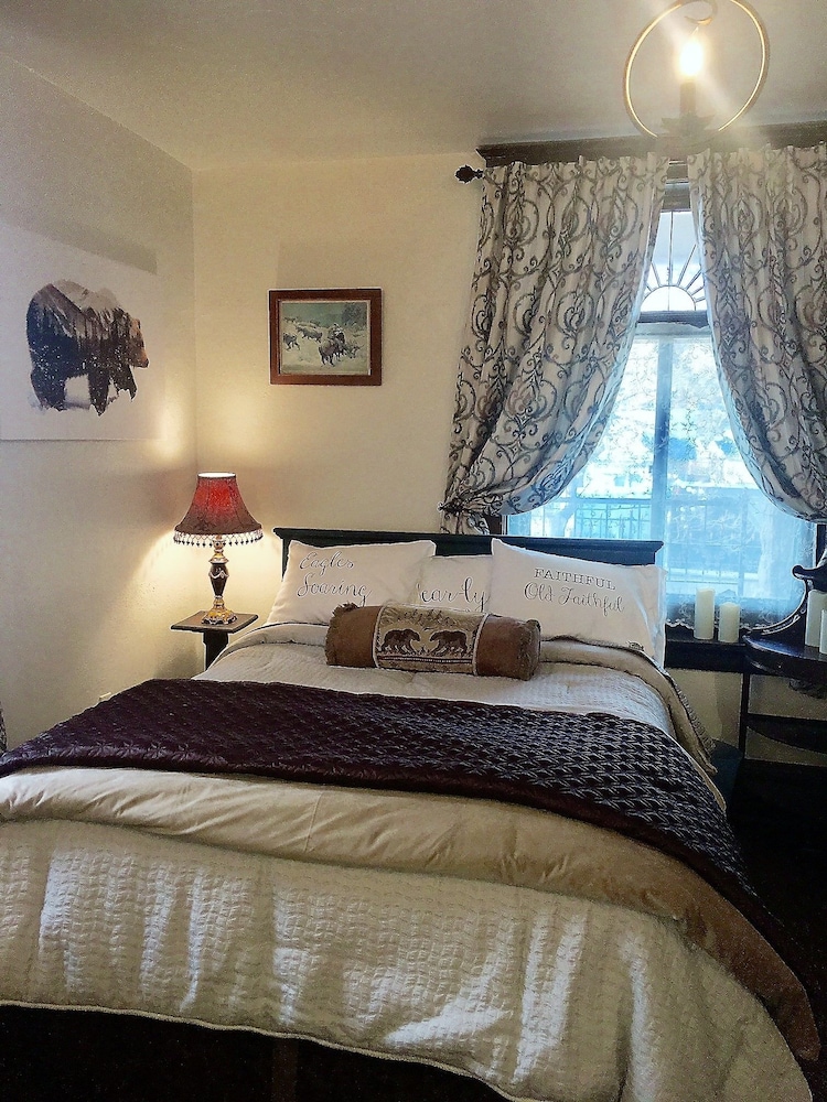 101/102 Historical 2 Bedrooms Suite Mountain View