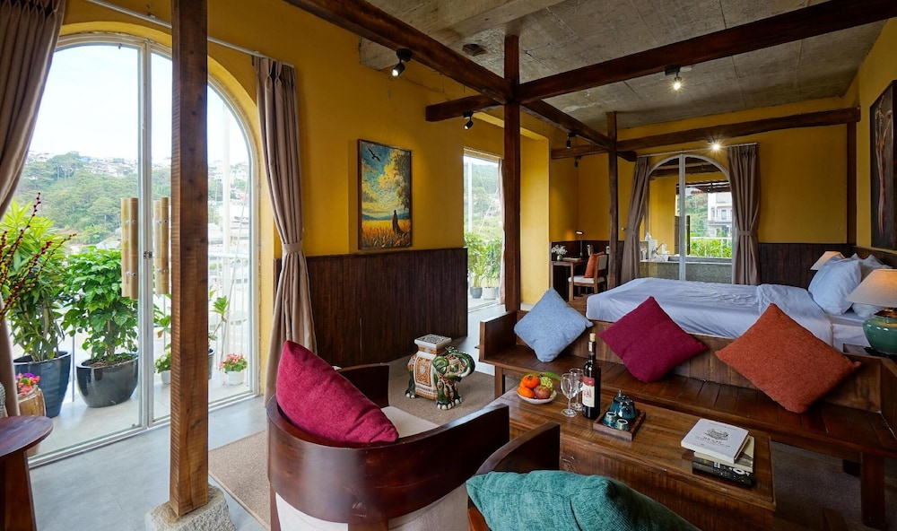 Luxury Double Room, 1 King Bed, Balcony, Valley View