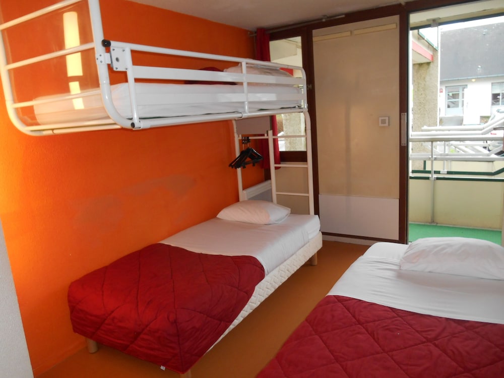 Standard Room, 3 Twin Beds - Photo 6