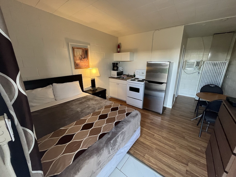 Deluxe Room, 1 Queen Bed, Non Smoking photo 1