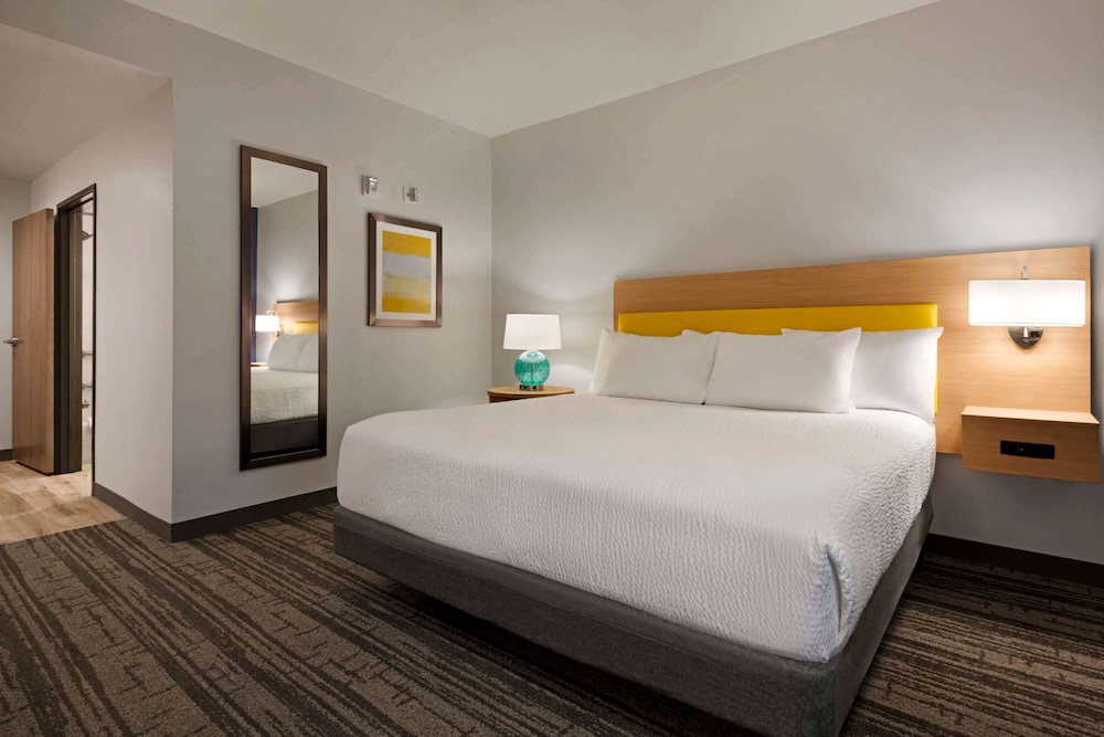 Room, 1 King Bed, Non Smoking - Photo 5