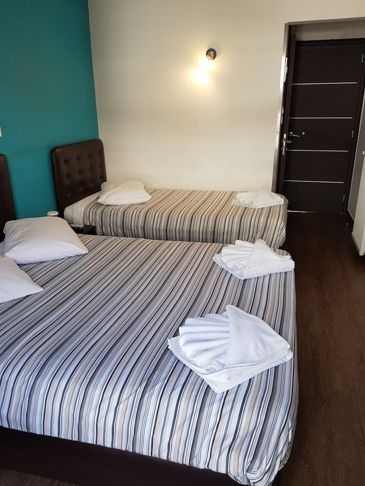 Standard Triple Room, Ensuite, City View photo 1