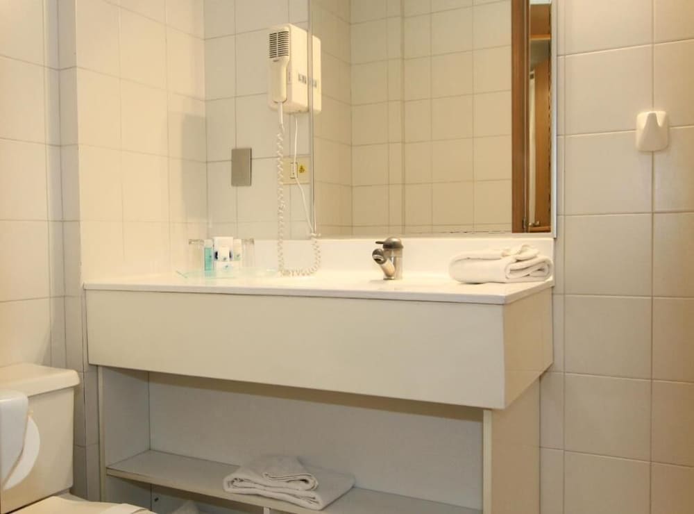 Double Room with 1 double bed or 2 single beds no view photo 3