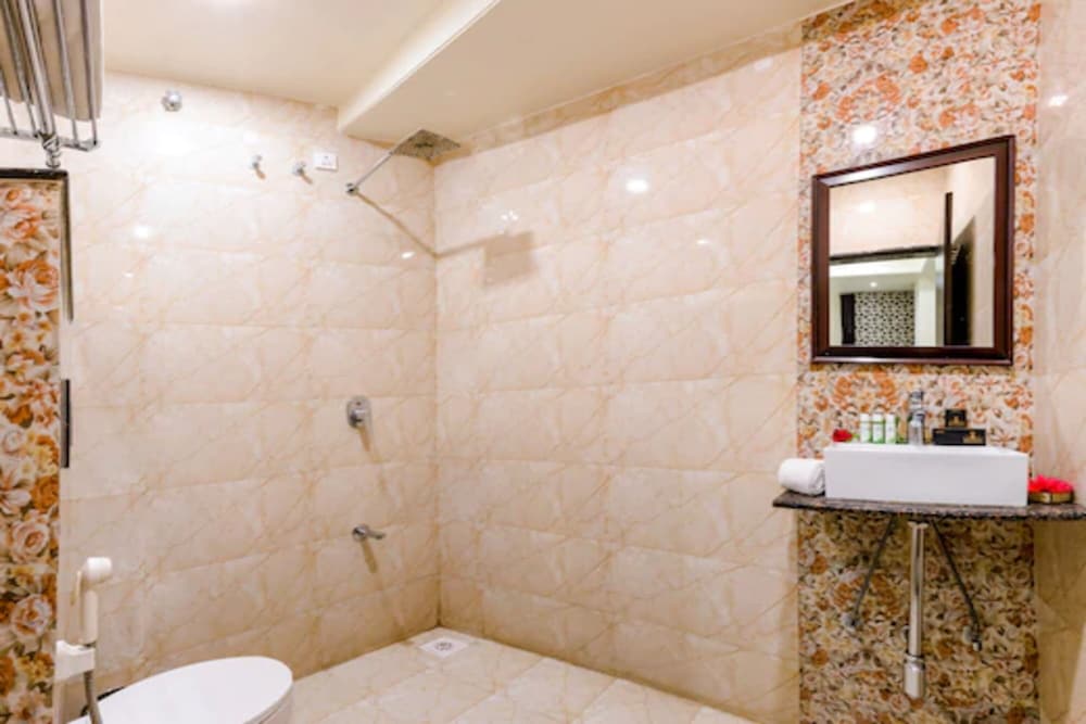 Deluxe Room - Photo 2