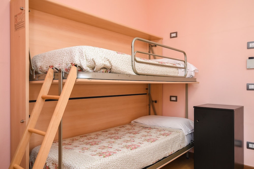 Standard Quadruple Room, Ensuite photo 2