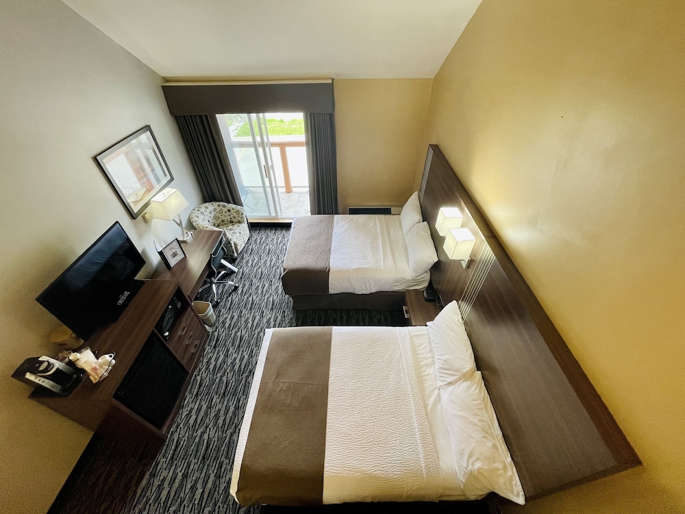 Family Suite (No Pets) - Photo 2