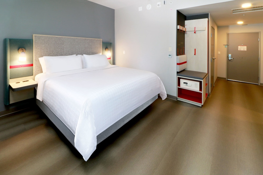 Standard Room, 1 King Bed - Photo 6