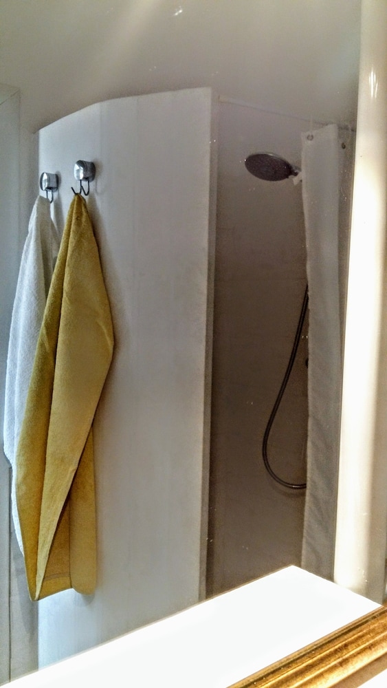 Traditional Apartment, 2 Bedrooms (Yellow) photo 3
