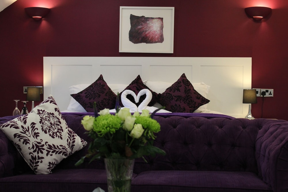Large King Room - Photo 13
