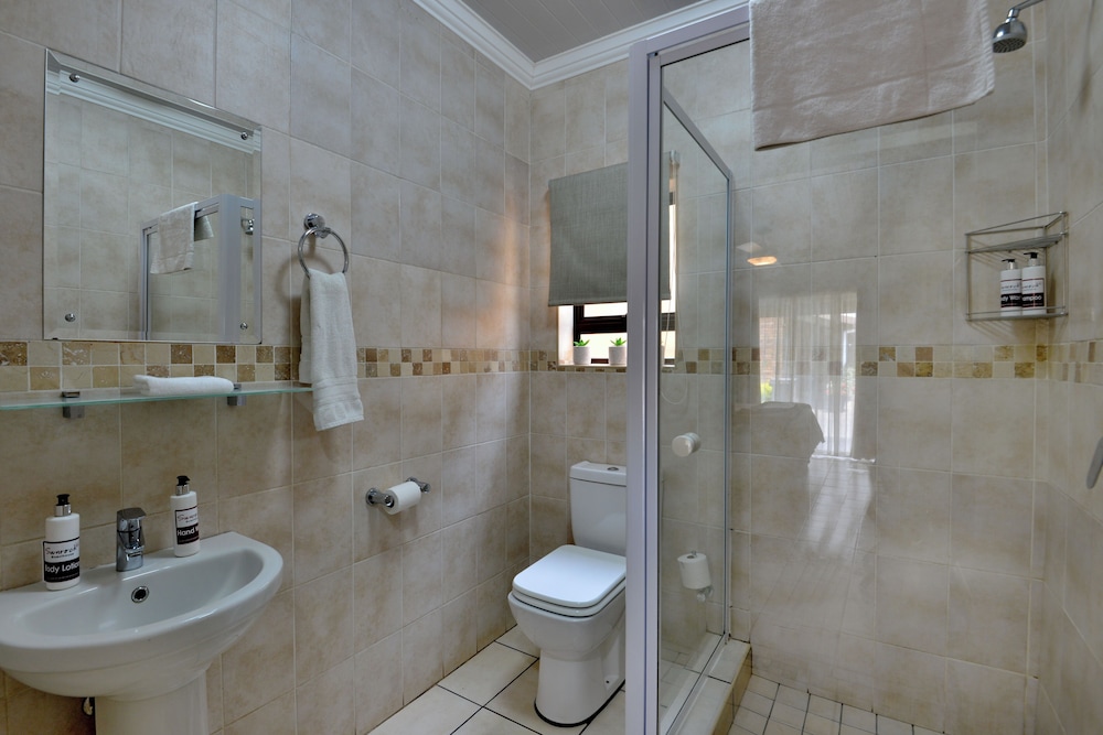 Queen Room - Photo 7