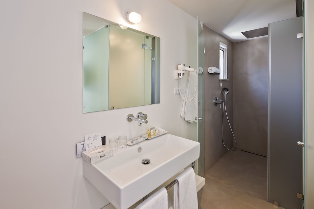 Deluxe Double or Twin Room - Photo 3