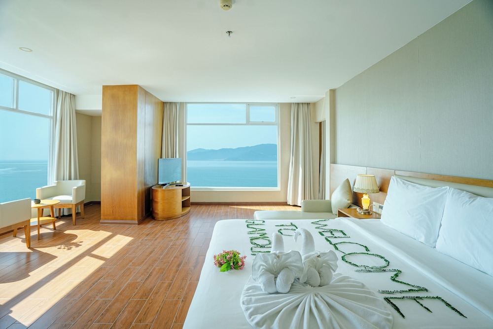 Luxury Studio Suite, 1 King Bed, Sea View