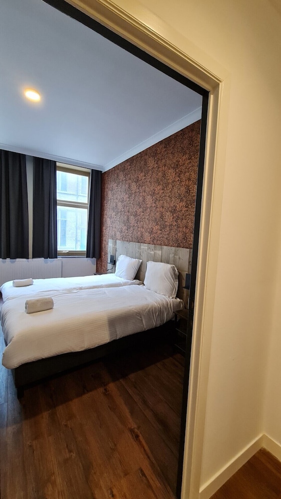 Basic Twin Room, 2 Twin Beds photo 3