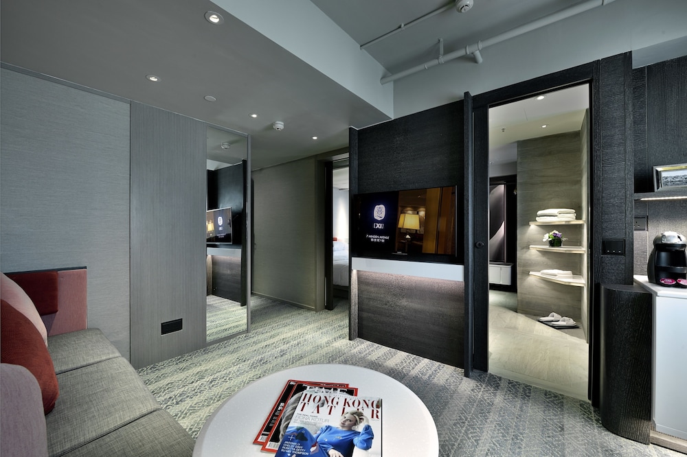 Deluxe King Suite photo 1