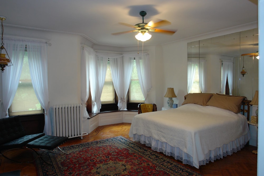 Classic Suite, 1 King Bed photo 1