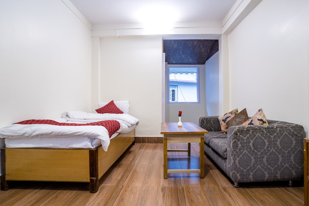 Deluxe Room - Photo 17
