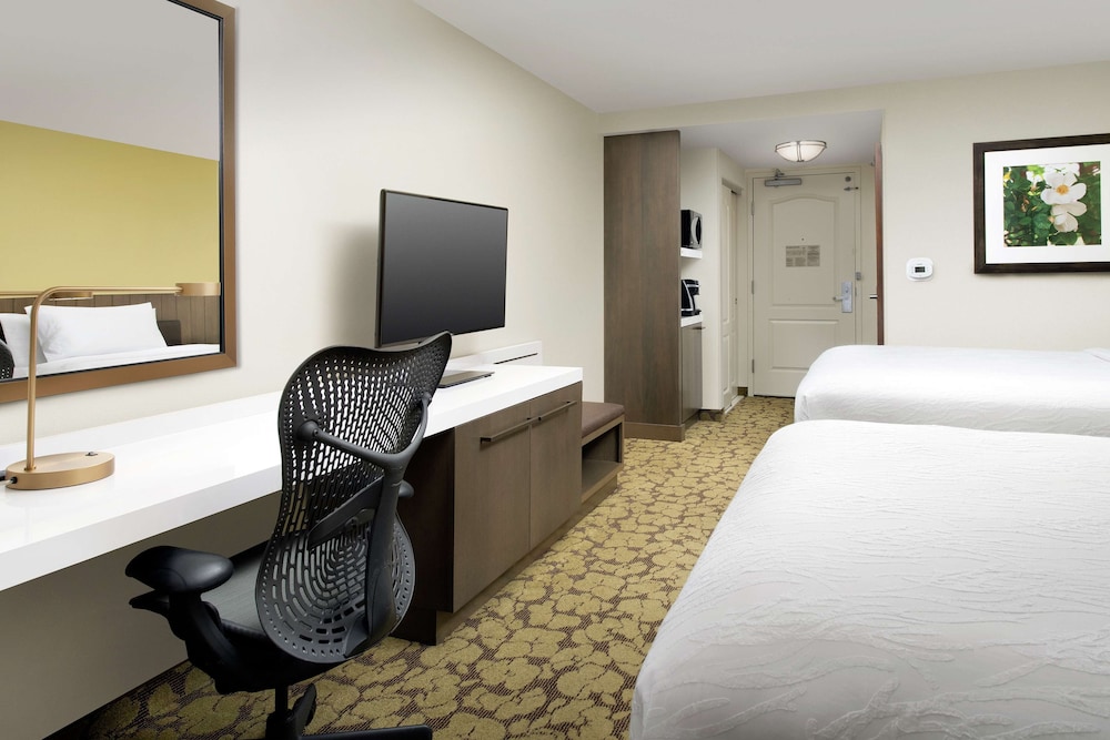 Room, 2 Queen Beds, Accessible (Roll In Shower) - Photo 1
