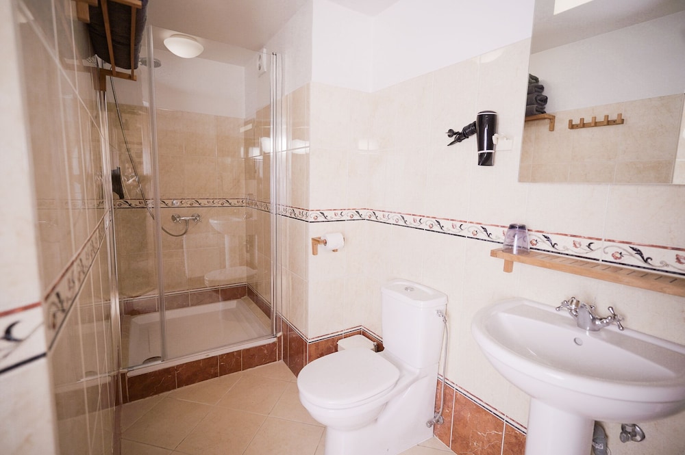 Family Suite, 2 Bedrooms, Non Smoking, Garden View photo 2