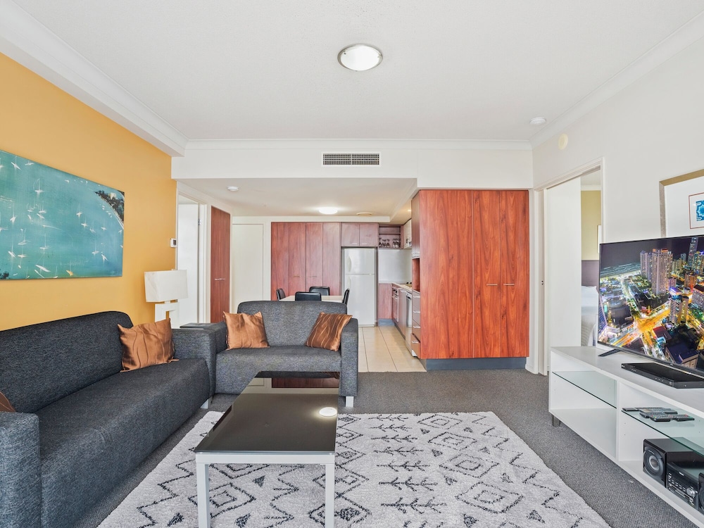Two-Bedroom One-Bathroom Apartment with River View photo 1