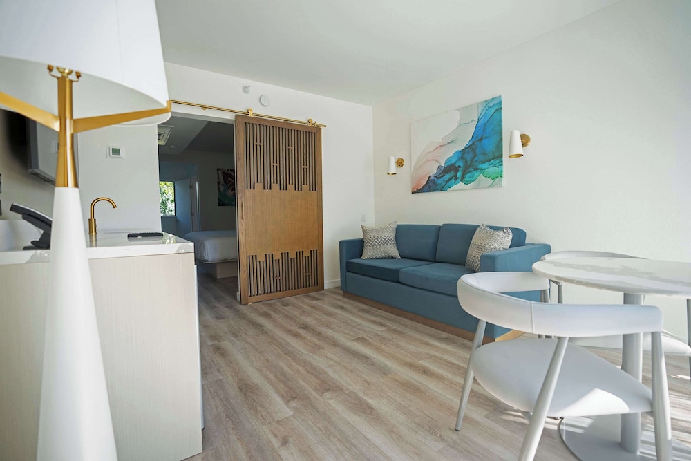 Suite, 1 King Bed with Sofa bed, Non Smoking (2 Person Sofa Bed)