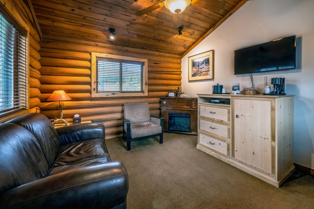 Luxury Cabin, 1 King Bed (No Pets) photo 3