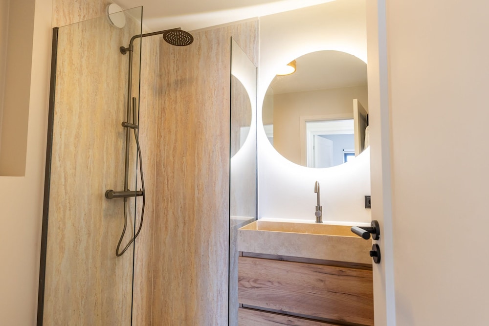Renovated Apartment With Garden and Parking, Kuva 28